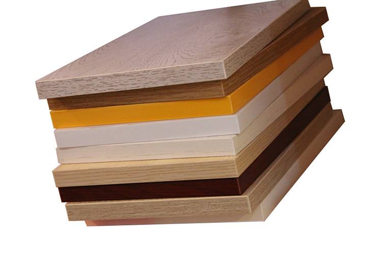 定制衣柜實木和芯板材料哪種好？區(qū)別在這里