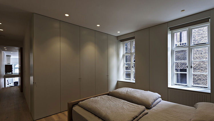 定制衣柜實木和芯板材料哪種好？區(qū)別在這里